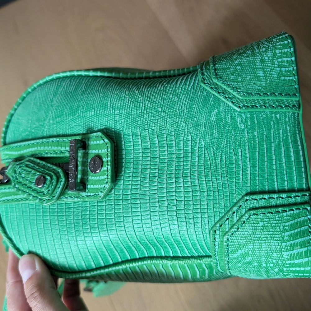 Alice + Olivia Vibrant Green Satchel - Picture 3 of 16